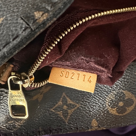 Authentic (receipt & paperwork included) Louis Vuitton "Voiltaire" handbag - Picture 13 of 14